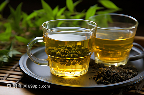 茶烟轻扬，叶脉舒展的自然之诗
